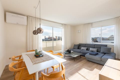 Living room, Seating area, Dining area