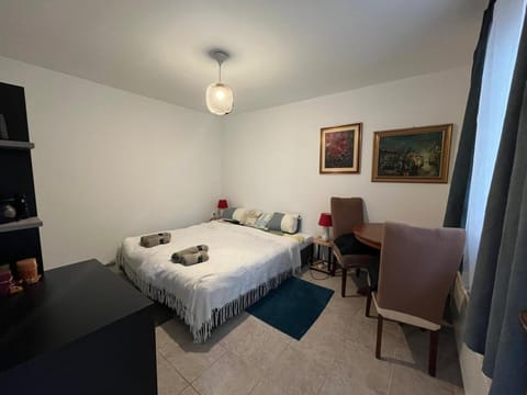 Bed, Living room, Seating area, Bedroom