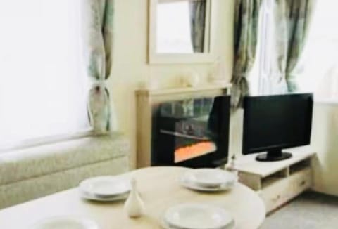 NEW FOREST Hoburne Bashley Holiday Park, Spacious Caravan Sycamore 201 Sleeps 6 Campground/ 
RV Resort in New Milton