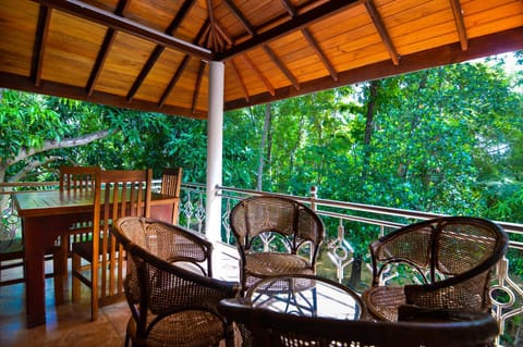 Patio, Day, Garden, View (from property/room), Balcony/Terrace, Living room, Seating area, Dining area, Garden view