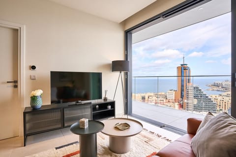 Natural landscape, TV and multimedia, View (from property/room), Balcony/Terrace, Living room, Seating area, Evening entertainment, City view, Sea view