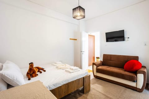 Bed, TV and multimedia, Bedroom