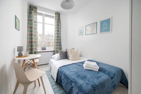 Bed, Living room, Photo of the whole room, Seating area, Bedroom, towels