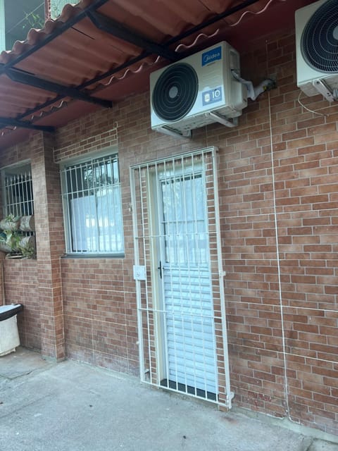 Casa do Lago House in Niterói