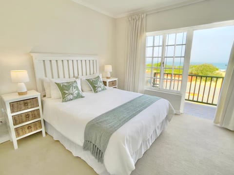 Bed, Balcony/Terrace, Bedroom, Sea view