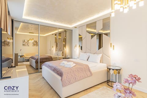 Bed, Living room, Photo of the whole room, Seating area, Bedroom, towels