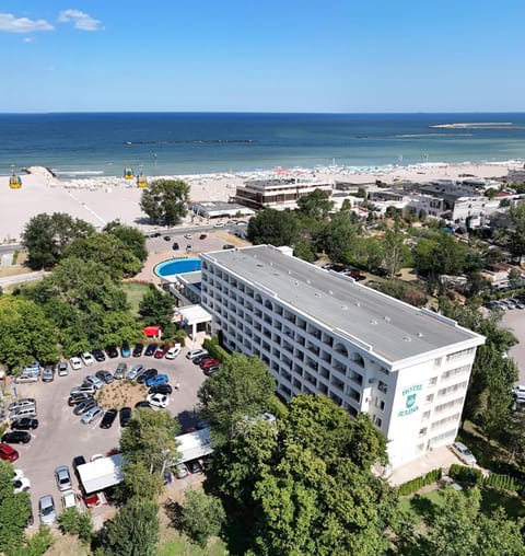 Property building, Day, Natural landscape, Bird's eye view, Beach, City view, Sea view, Location, Parking