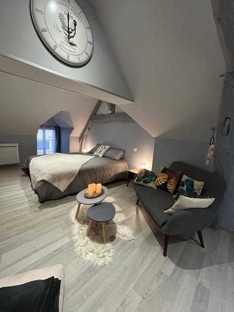 Bed, Living room, Bedroom