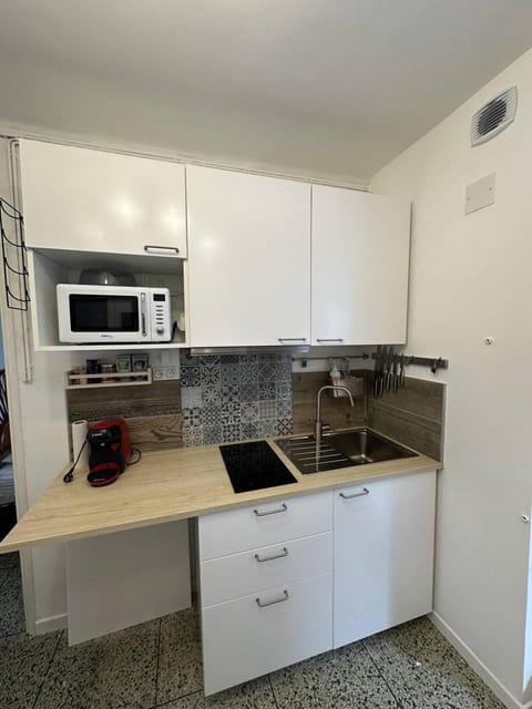 Appartement T3 - centre ville - climatisation - internet Apartment in Saintes-Maries-de-la-Mer