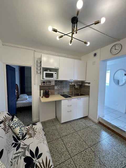 Appartement T3 - centre ville - climatisation - internet Apartment in Saintes-Maries-de-la-Mer