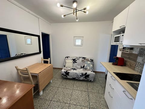 Appartement T3 - centre ville - climatisation - internet Apartment in Saintes-Maries-de-la-Mer