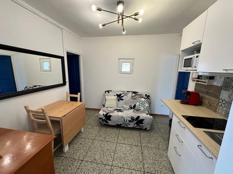 Appartement T3 - centre ville - climatisation - internet Apartment in Saintes-Maries-de-la-Mer