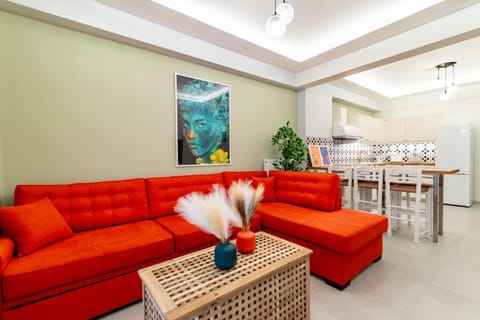 Kitchen or kitchenette, Living room, Seating area, Dining area