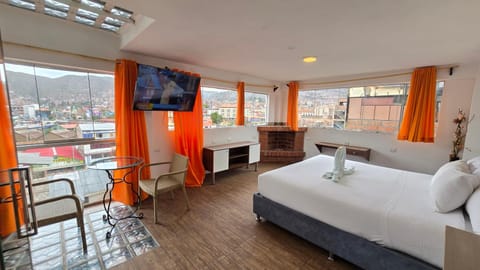 Bed, TV and multimedia, Seating area, Dining area, Bedroom