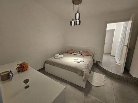 Bed, Bathroom, Photo of the whole room, Bedroom, towels