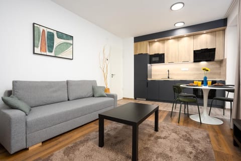 TV and multimedia, Kitchen or kitchenette, Living room, Seating area, Dining area
