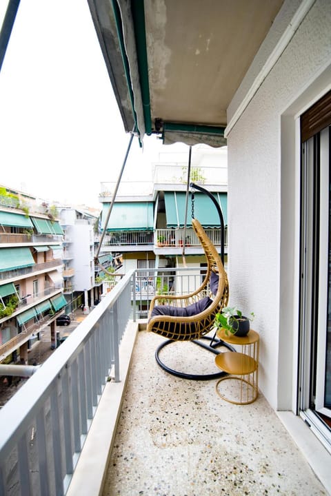 The Parthenon Porch for Familys & Groups , 4BR ! Apartment in Athens