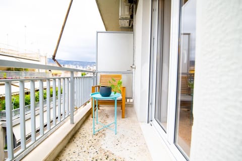 The Parthenon Porch for Familys & Groups , 4BR ! Apartment in Athens