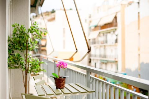 The Parthenon Porch for Familys & Groups , 4BR ! Apartment in Athens