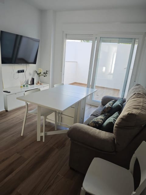 TV and multimedia, Living room, Seating area, Dining area