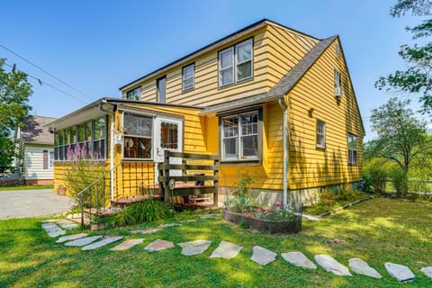 1 Mi to Dtwn Beautiful Home in Williamstown! House in Williamstown