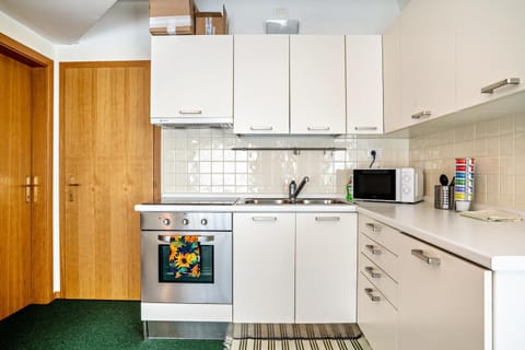 Kitchen or kitchenette, oven, stove