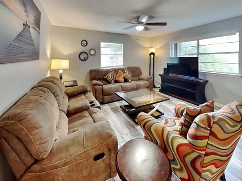 TV and multimedia, Living room, Seating area, furniture