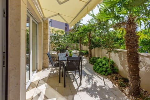 Malerisches Apartment nur 500 Meter zum Strand mit Pool, Gym, Sauna Apartment in Crikvenica