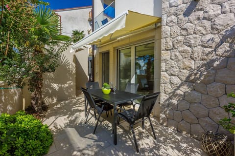 Malerisches Apartment nur 500 Meter zum Strand mit Pool, Gym, Sauna Apartment in Crikvenica