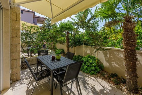 Malerisches Apartment nur 500 Meter zum Strand mit Pool, Gym, Sauna Apartment in Crikvenica