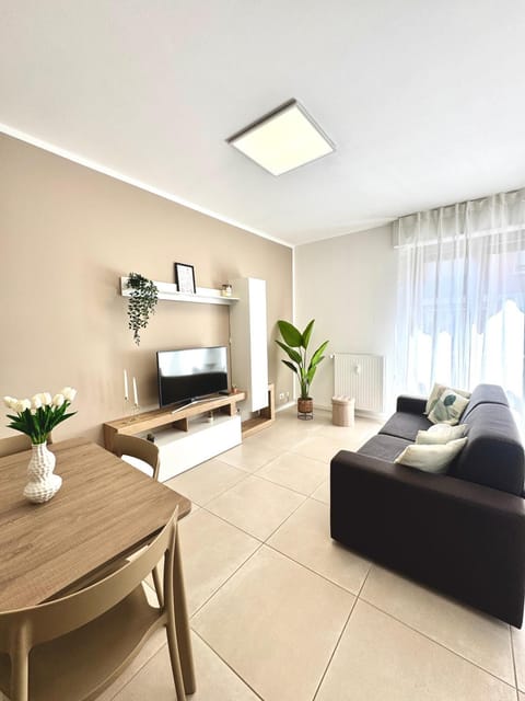 Communal lounge/ TV room, TV and multimedia, Living room, Seating area, Evening entertainment