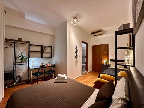 Toilet, Bed, Bathroom, Coffee/tea facilities, View (from property/room), Food and drinks, Photo of the whole room, Decorative detail, Bedroom, Breakfast, Italian breakfast, Drinks, Non alcoholic drinks, heating, towels, wardrobe, air conditioner