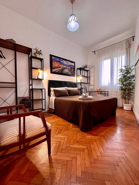 Bed, Coffee/tea facilities, Food and drinks, Photo of the whole room, Decorative detail, Bedroom, Breakfast, Italian breakfast, Drinks, Non alcoholic drinks, heating, wardrobe, air conditioner