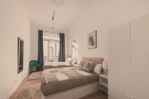 8 rooms, 6 bathrooms over Gran Via Street Apartment in Centro