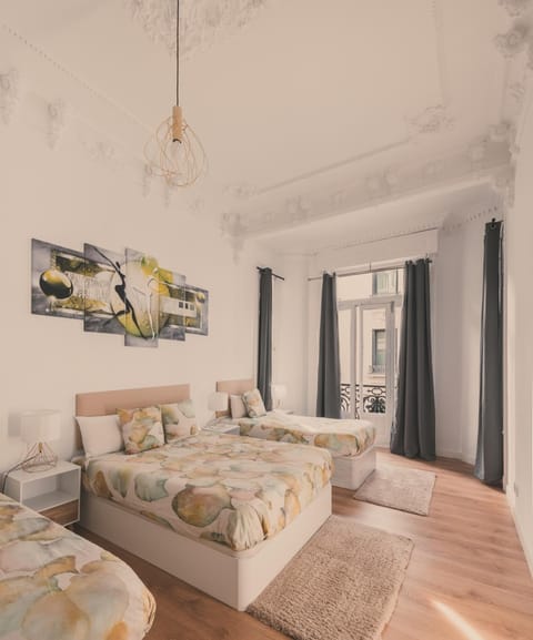 8 rooms, 6 bathrooms over Gran Via Street Apartment in Centro