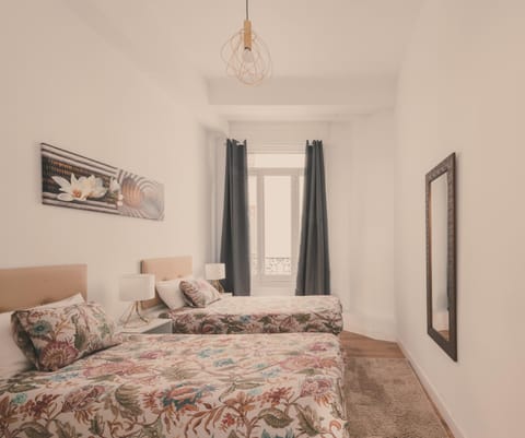 8 rooms, 6 bathrooms over Gran Via Street Apartment in Centro