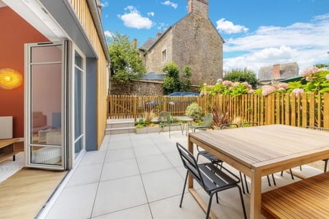 Property building, Day, View (from property/room), Balcony/Terrace, Dining area