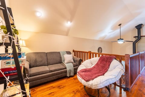 Robin Crest with Hot Tub House in Dundee