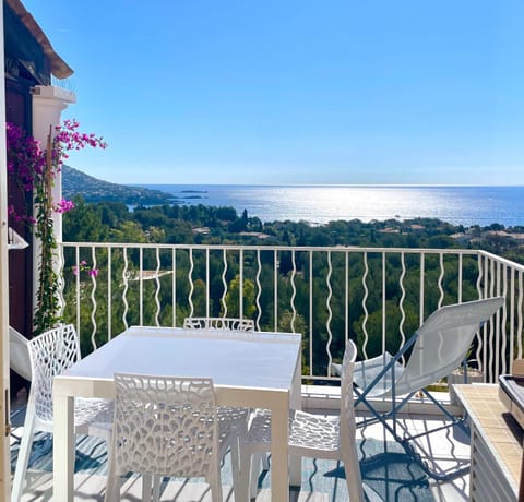 Natural landscape, View (from property/room), Balcony/Terrace, Balcony/Terrace, Dining area, Sea view