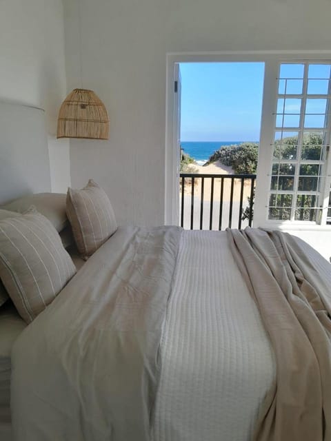 Bed, Natural landscape, View (from property/room), Balcony/Terrace, Photo of the whole room, Bedroom, Sea view