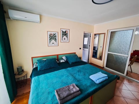 Bed, Photo of the whole room, Bedroom, towels, air conditioner