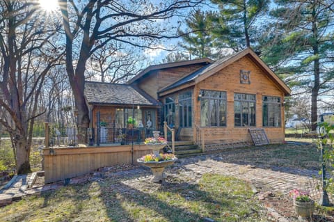 Walk to Saylorville Lake Spacious Home with Deck! House in Iowa