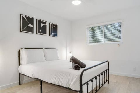 Immaculate Unit 5 min to Downtown Austin Apartment in Zilker