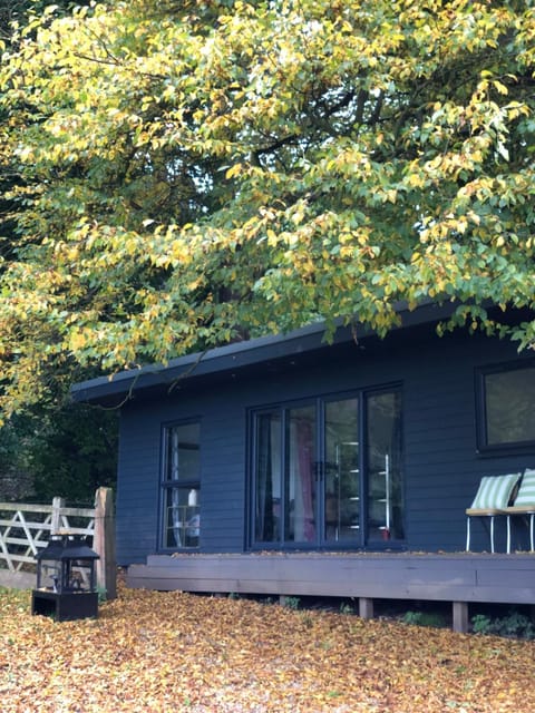 Property building, Day, Garden, Garden view