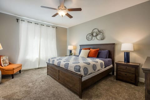 Downtown Moab Basecamp Pool & Hot Tub - Entrada House in Moab