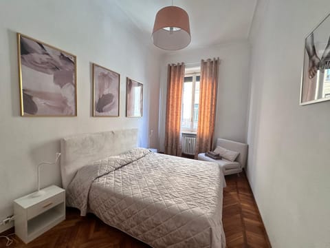 Bed, Photo of the whole room, Decorative detail, Bedroom