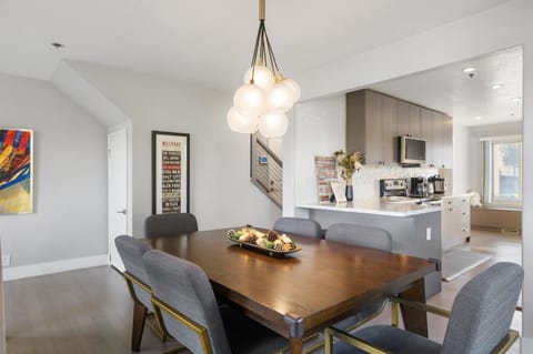 Serene Home on the Hill with amazing view! near SF House in Daly City