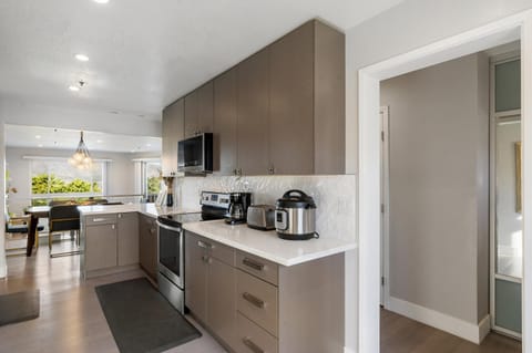 Serene Home on the Hill with amazing view! near SF House in Daly City