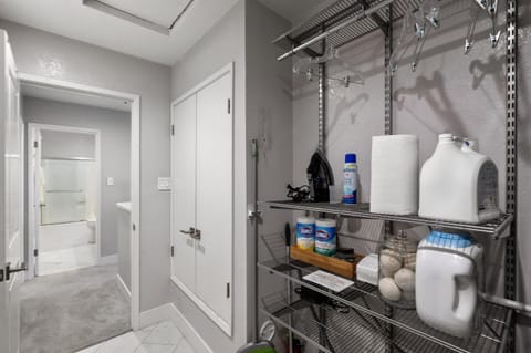 Serene Home on the Hill with amazing view! near SF House in Daly City