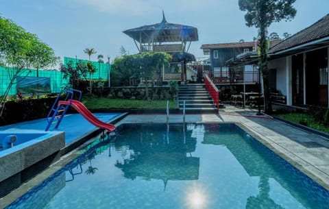 Swimming pool, Swimming pool